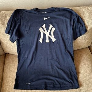 Nike Dri-fit New York Yankees T-shirt
